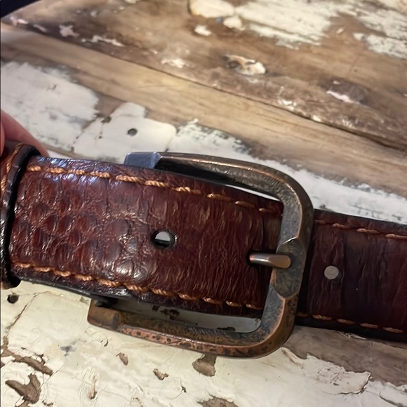 Brown Leather Belt with Textured Finish and Metal Buckle - Picture 5 of 7
